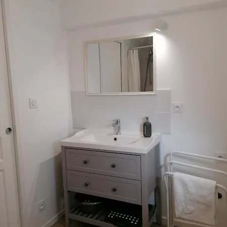 Appartement Renové En 2025 , Charming Renovated In 2025